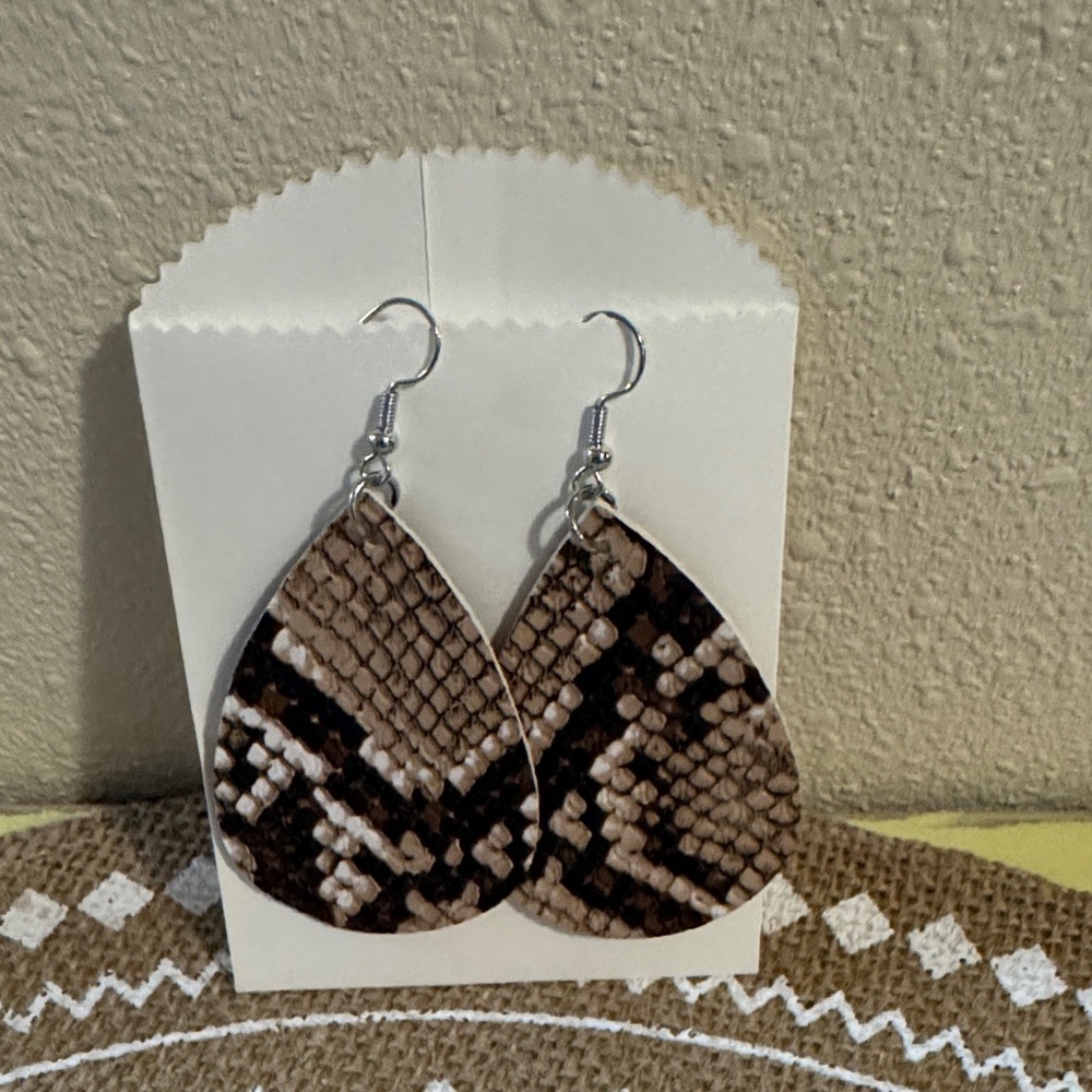 🆕 Leather 🪶 Feather Brown Snake Print Teardrop Earrings